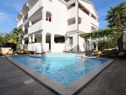 Bild zur gratis inserierten Ferienwohnung in Poreč mit Gepflegtem Garten.