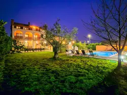 Bild zur gratis inserierten Ferienwohnung Sehr geräumige Villa mit Pool.