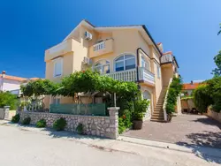 Bild zur gratis inserierten Ferienwohnung App mit Meerblick und Pool für 2-4 Personen.