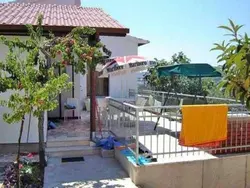 Bild zur gratis inserierten Ferienwohnung Sunara mit Terrasse und Kinderpool.