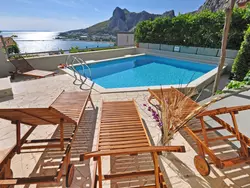 Bild zur gratis inserierten Ferienwohnung Geräumiges Ferienhaus in Omiš mit Privatem Pool.