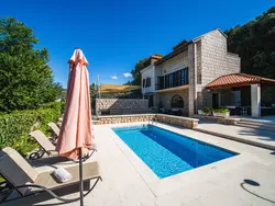 Bild zur gratis inserierten Ferienwohnung Luxuriöse Villa am Strand in Dubrovnik mit Pool.