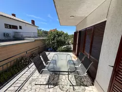 Bild zur gratis inserierten Ferienwohnung Appartement in Jadranovo mit Terrasse.