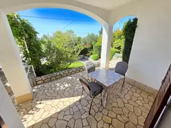 Bild zur gratis inserierten Ferienwohnung Wohnung in Dramalj mit Terrasse für 2-3 Personen.