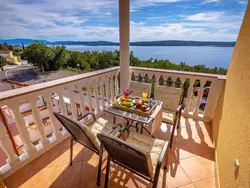 Bild zur gratis inserierten Ferienwohnung Wohnung mit Balkon und Meerblick.