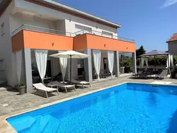 Bild zur gratis inserierten Ferienwohnung Villa Summer Escape in Barbat mit Garten und Aussicht.