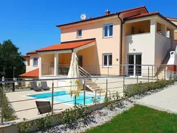 Bild zur gratis inserierten Ferienwohnung Villa "Marisol" mit Garten, Grill und Terrasse.