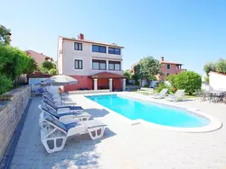 Bild zur gratis inserierten Ferienwohnung in Banjole mit Gemeinschaftspool.