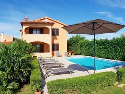 Bild zur gratis inserierten Ferienwohnung mit privatem Pool und Garten.