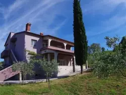 Bild zur gratis inserierten Ferienwohnung in Rakalj mit privatem Parkplatz.