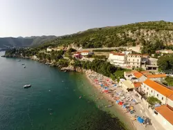 Bild zur gratis inserierten Ferienwohnung Großes Ferienhaus mit Terrasse und Garten.