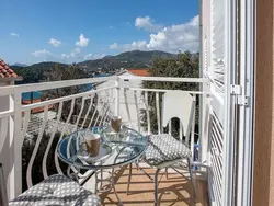 Bild zur gratis inserierten Ferienwohnung Mélanie B im ersten Stock einer Villa am Strand.