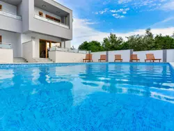 Bild zur gratis inserierten Ferienwohnung Villa mit Dachterrasse und Pool - Agentur TA Leut.