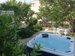 Bild zur gratis inserierten Ferienwohnung Gartenvilla am Meer Kožino.