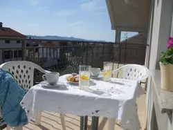 Bild zur gratis inserierten Ferienwohnung Appartement mit Balkon.