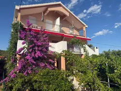 Bild zur gratis inserierten Ferienwohnung Appartement mit überdachter Terrasse.