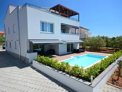 Bild zur gratis inserierten Ferienwohnung 1 mit Schwimmbad und Garten.