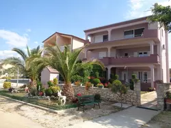 Bild zur gratis inserierten Ferienwohnung in Turanj mit Grill und Terrasse.