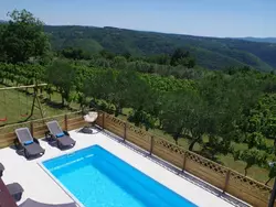 Bild zur gratis inserierten Ferienwohnung Wohnung mit privatem Pool und herrlicher Aussicht.