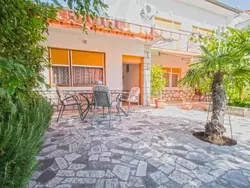 Bild zur gratis inserierten Ferienwohnung Gemütliches Appartement in Dramalj mit Schöner Terrasse und Meerblick.