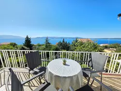 Bild zur gratis inserierten Ferienwohnung Wohnung mit Terrasse.