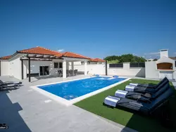 Bild zur gratis inserierten Ferienwohnung Villa mit beheiztem Pool Privlaka - TA Leut Agency.