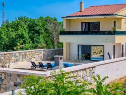 Bild zur gratis inserierten Ferienwohnung Neue Luxusvilla mit Pool - Agentur TA Leut.