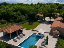 Bild zur gratis inserierten Ferienwohnung Wunderschöne Villa mit privatem Fitnessstudio und Pool - TA Leut.