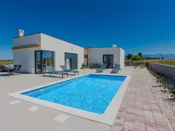 Bild zur gratis inserierten Ferienwohnung Villa mit beheiztem Pool - von TA Leut Agency.
