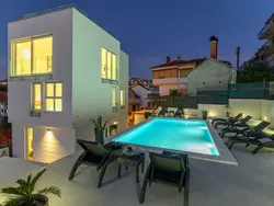Bild zur gratis inserierten Ferienwohnung Luxuriöse Ferienvilla mit privatem Pool.