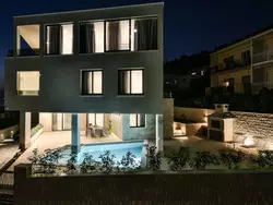 Bild zur gratis inserierten Ferienwohnung Luxusvilla Viola mit Pool, Sauna und Fitnessraum.
