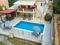 Bild zur gratis inserierten Ferienwohnung Villa Urban in Trogir mit privatem beheiztem Pool.