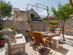 Bild zur gratis inserierten Ferienwohnung Große Ferienwohnung in Omiš mit Privatem Balkon.