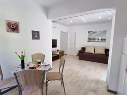 Bild zur gratis inserierten Ferienwohnung Superior Ein-Schlafzimmer-Wohnung DaMa Bakota.