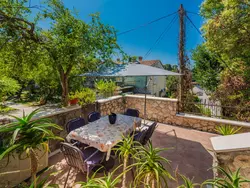 Bild zur gratis inserierten Ferienwohnung Geräumige Ferienwohnung mit eigener Terrasse.