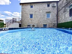 Bild zur gratis inserierten Ferienwohnung Komfortable Wohnung mit Pool in der Nähe von Umag.