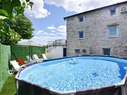 Bild zur gratis inserierten Ferienwohnung Komfortable Wohnung mit Pool in der Nähe von Umag.