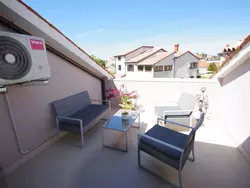 Bild zur gratis inserierten Ferienwohnung in Valbandon mit schönem Balkon.