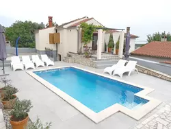 Bild zur gratis inserierten Ferienwohnung LacoDeLama mini resort - Wohnung Pina mit Pool.