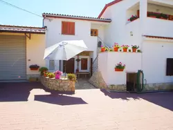 Bild zur gratis inserierten Ferienwohnung 2 schlafzimmer ferienwohnung in viilage Loborika.