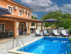 Bild zur gratis inserierten Ferienwohnung Villa mit privatem Pool auf einem 4000 Quadratmeter großen Grundstück..