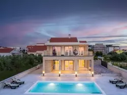 Bild zur gratis inserierten Ferienwohnung Luxuriöse Villa direkt am Meer - Agentur TA Leut.