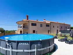 Bild zur gratis inserierten Ferienwohnung "Luxuriöse App. mit Pool".