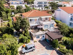 Bild zur gratis inserierten Ferienwohnung Wohnung mit Terrasse.