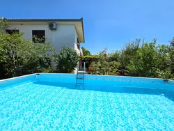 Bild zur gratis inserierten Ferienwohnung in Novi Vinodolski mit Grill, Garten und Terrasse.