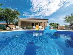 Bild zur gratis inserierten Ferienwohnung Villa Anita mit Privatpool in Budak.