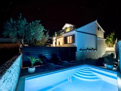 Bild zur gratis inserierten Ferienwohnung mit Privatpool für 9 Personen ca. 95 m&sup2; in Sevid, Adriaküste Kroatien (Tro.