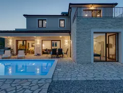 Bild zur gratis inserierten Ferienwohnung Alleinstehende Villa Slime mit Pool und Garten.