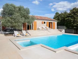 Bild zur gratis inserierten Ferienwohnung Haus in Bertoši mit privatem Pool.