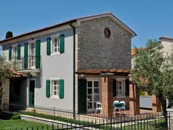 Bild zur gratis inserierten Ferienwohnung Großzügiges Ferienhaus mit Pool und Sonnenterrasse.